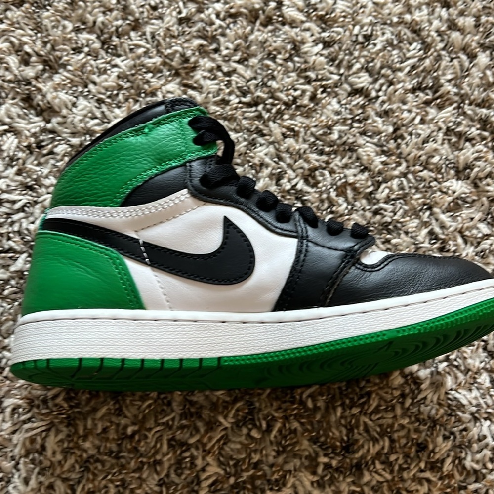 Nike Air Jordan High OG Lucky Green GS 4Y FD1437-031 - Picture 3 of 5
